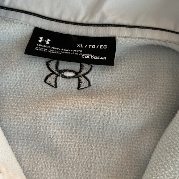 Under Armour grey light weight fleece - like new in size XL - Picture 2 of 2